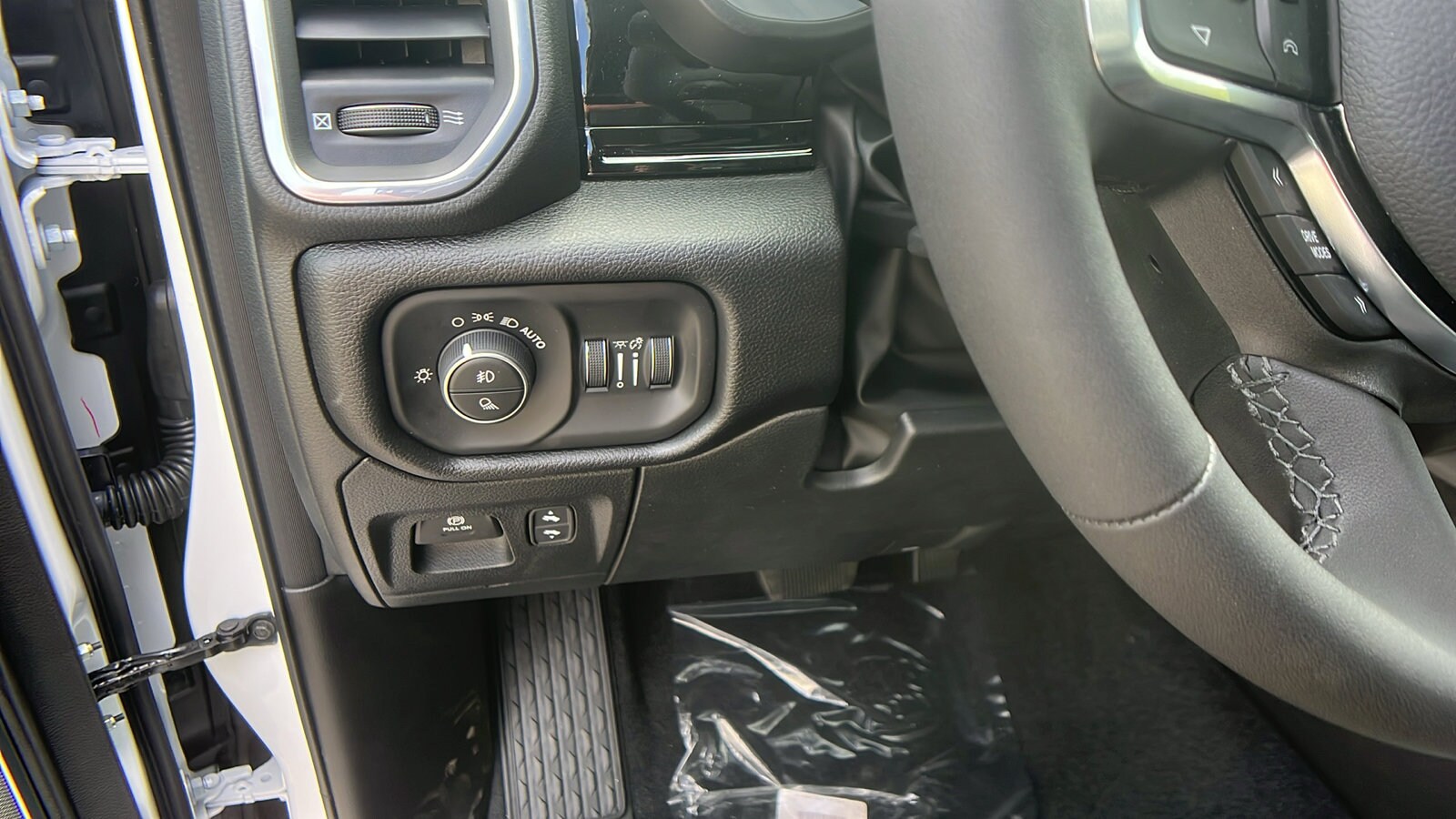 2026 RAM 1500 Laramie - Photo 23