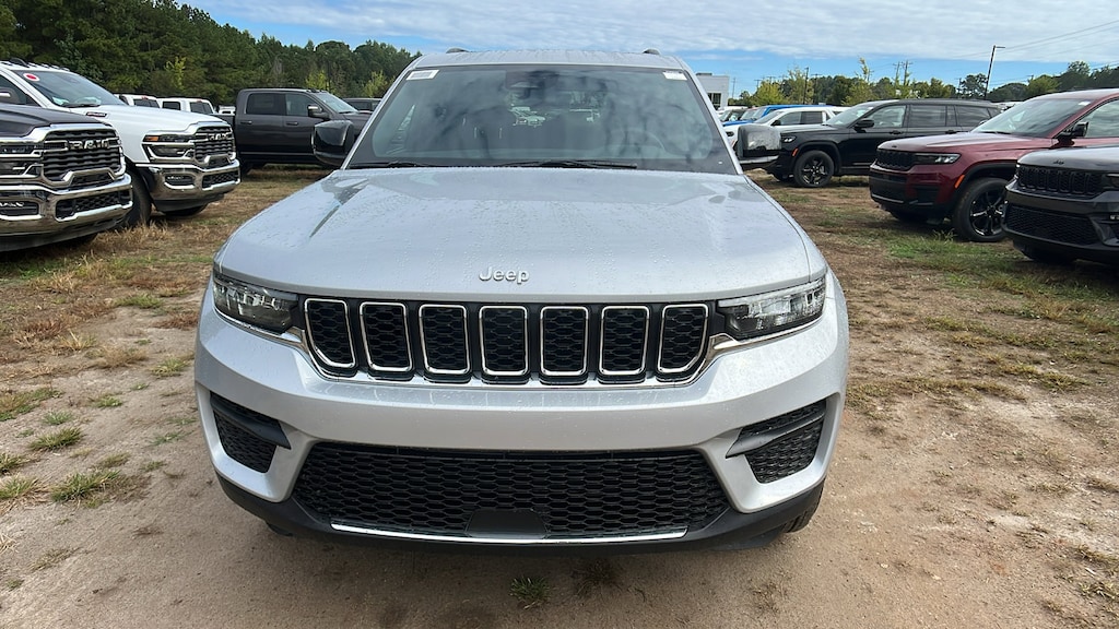 New 2025 Jeep Grand Cherokee LAREDO X 4X2 Sport Utility