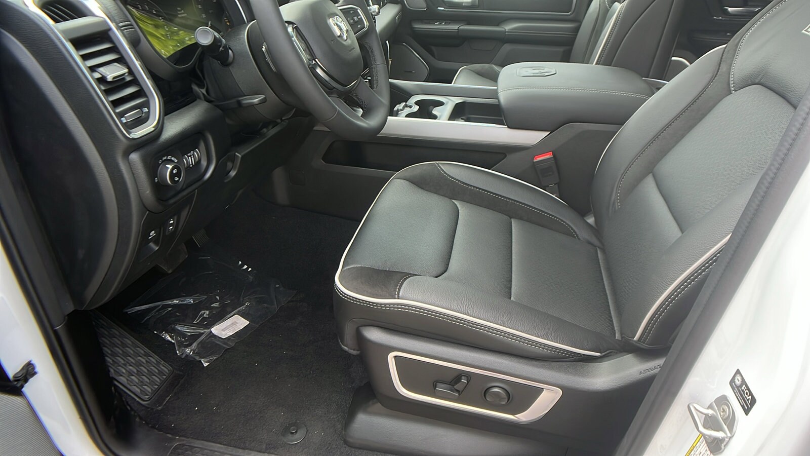 2026 RAM 1500 Laramie - Photo 16