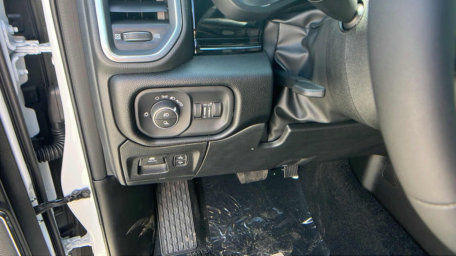 2026 RAM 1500 Laramie - Photo 23