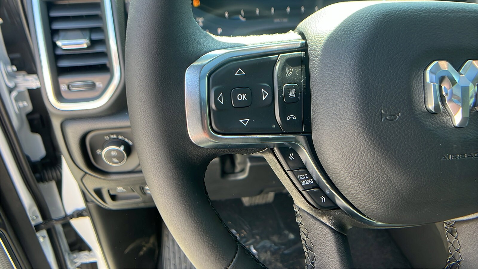 2026 RAM 1500 Laramie - Photo 25