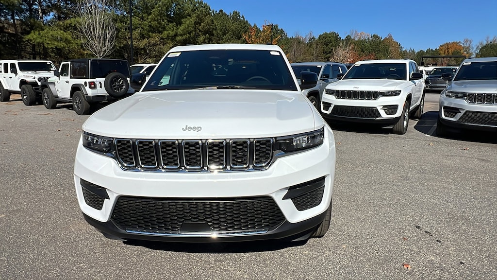 New 2025 Jeep Grand Cherokee LAREDO X 4X2 Sport Utility