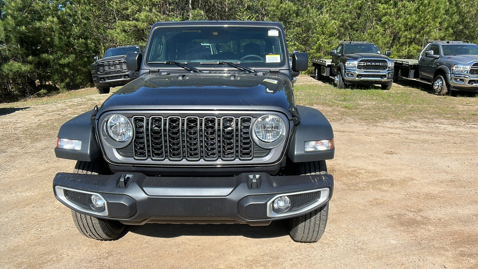 2025 Jeep Gladiator Sport S photo 2