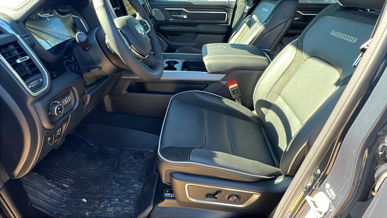 2026 RAM 1500 Laramie - Photo 16