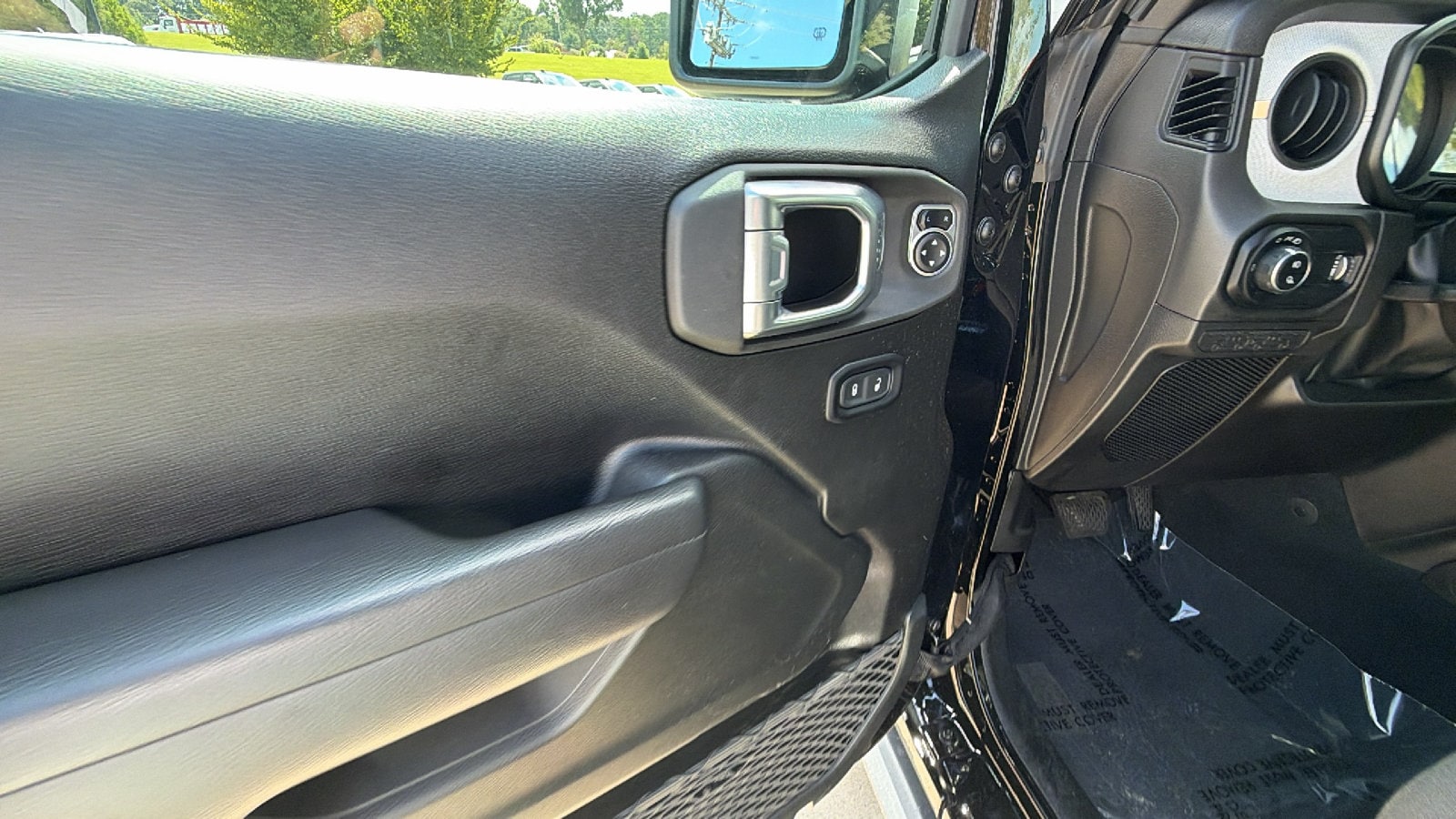2025 Jeep Gladiator Nighthawk - Photo 15
