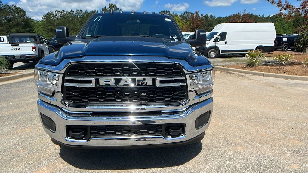 New 2024 Ram 3500 Chassis Cab 3500 TRADESMAN CREW CAB CHASSIS 4X4 60' CA Pickup