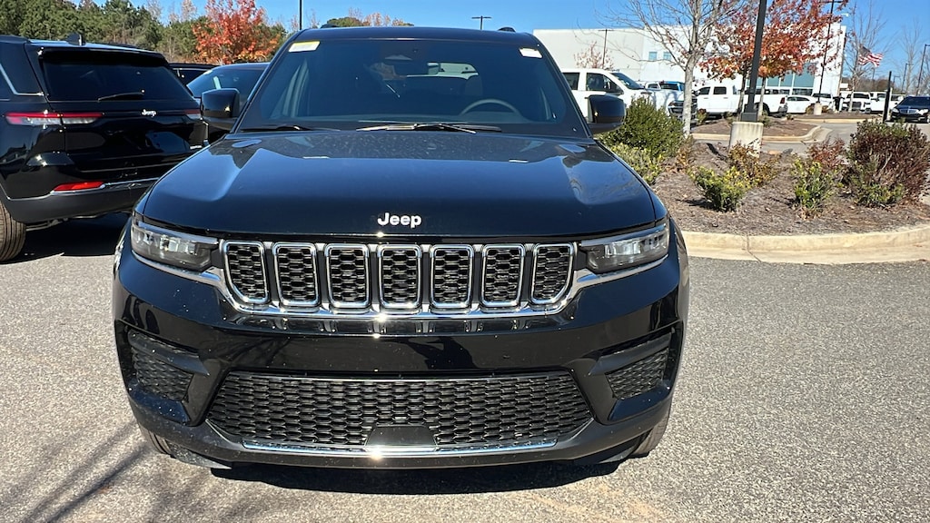 New 2025 Jeep Grand Cherokee LAREDO X 4X4 Sport Utility