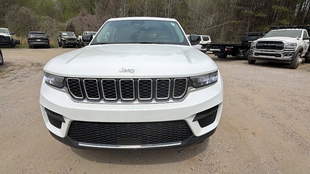 Used 2023 Jeep Grand Cherokee Laredo SUV