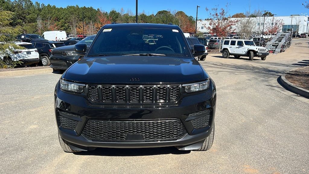 New 2025 Jeep Grand Cherokee ALTITUDE 4X4 Sport Utility