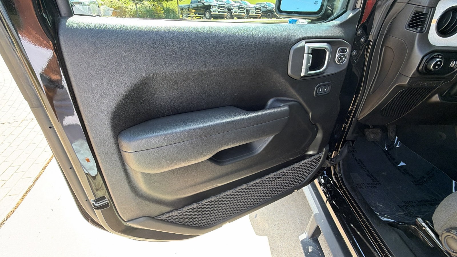 2025 Jeep Gladiator Nighthawk - Photo 14