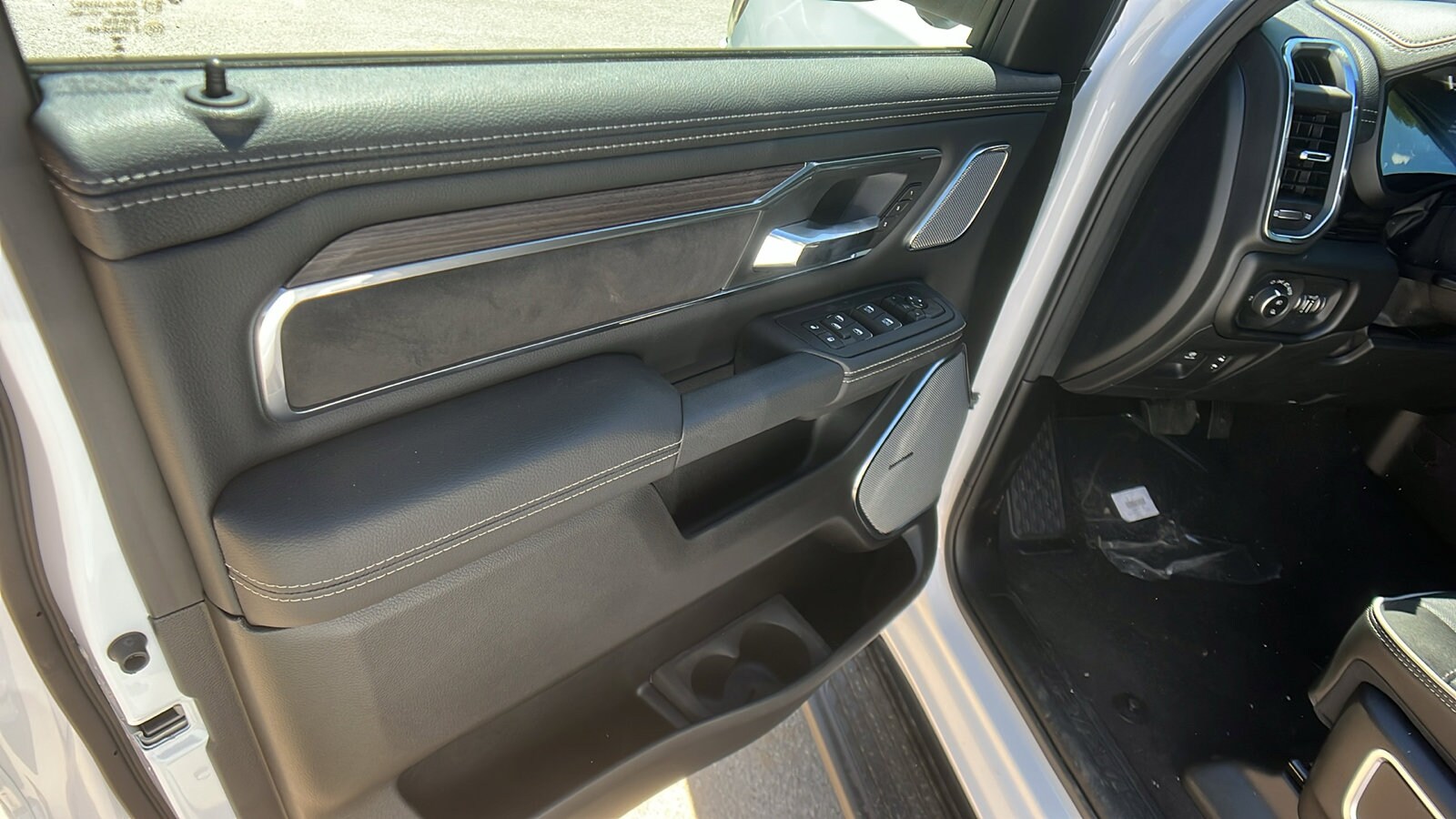 2026 RAM 1500 Laramie - Photo 14