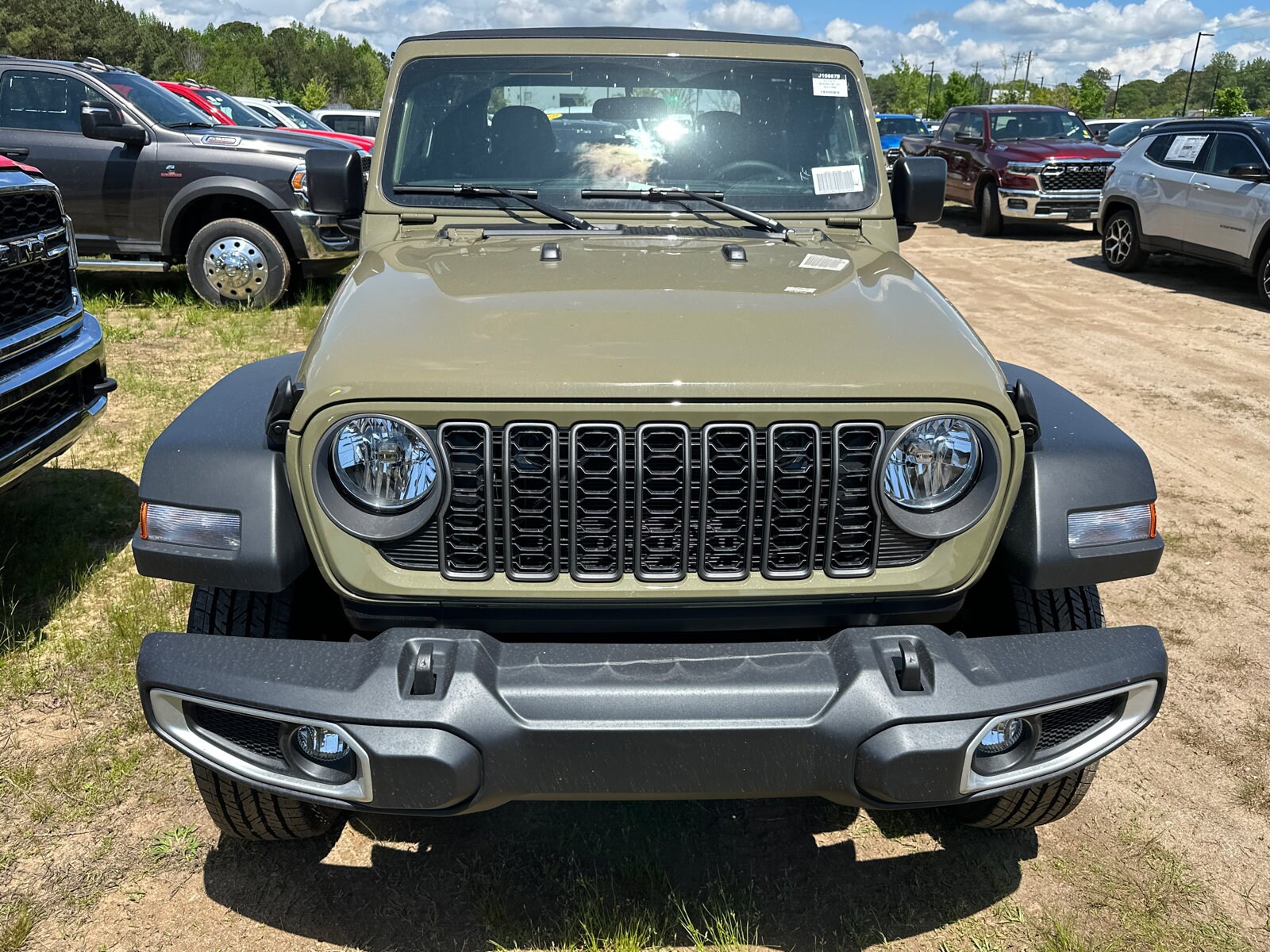 2025 Jeep Gladiator Sport photo 2