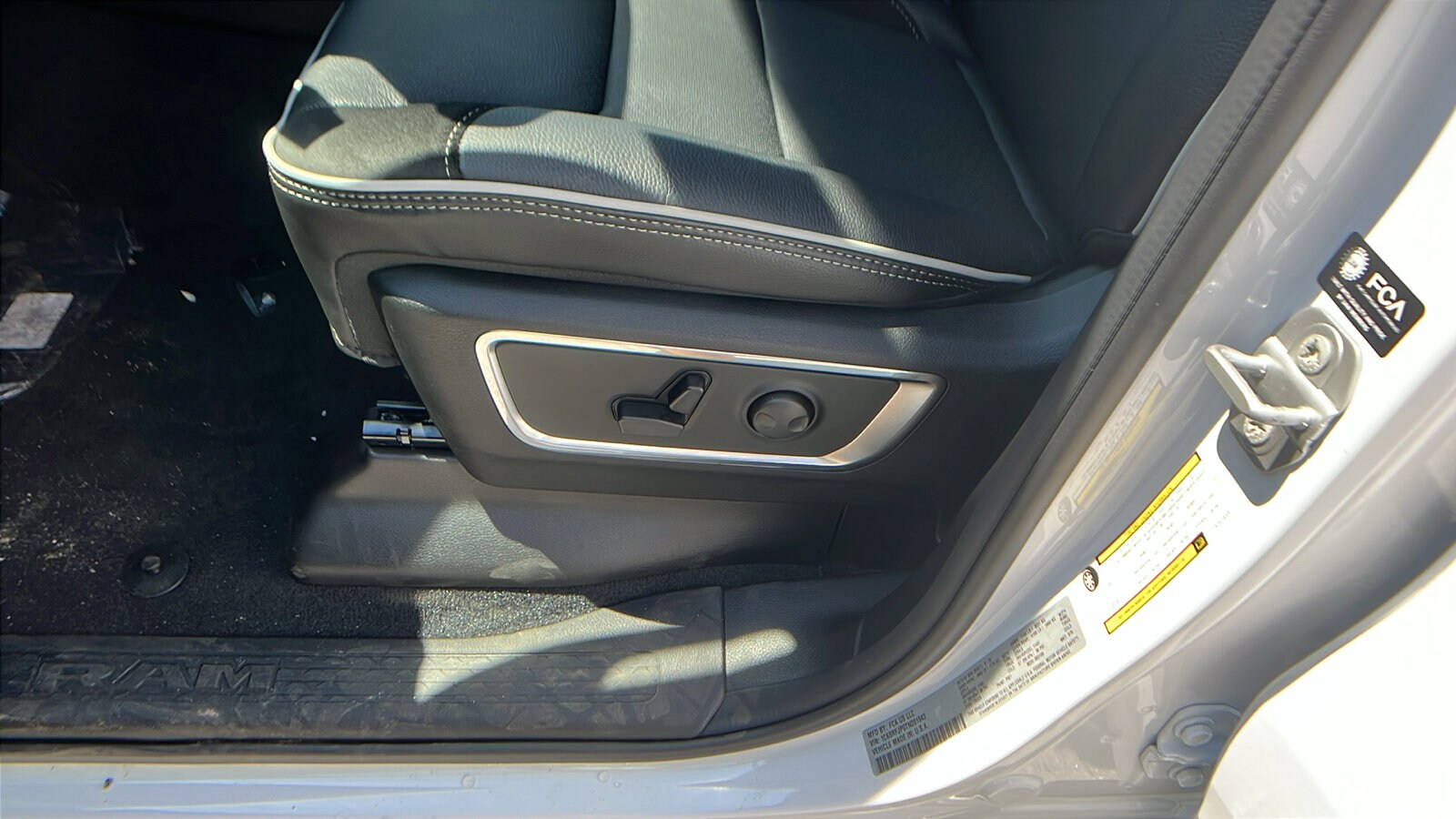 2026 RAM 1500 Laramie - Photo 17