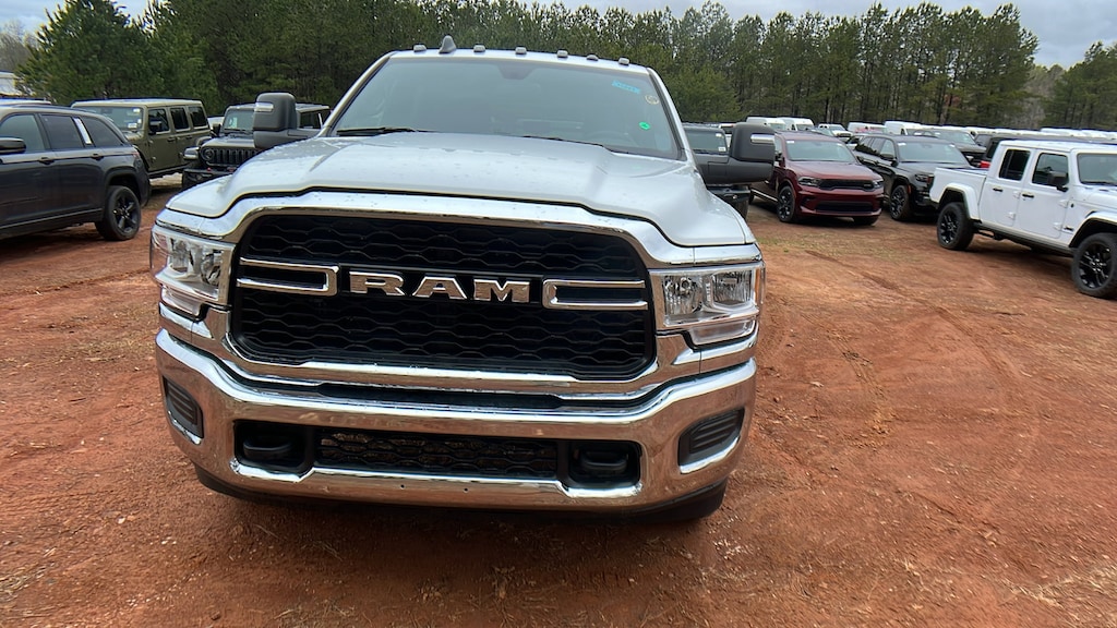 New 2024 Ram 3500 Chassis Cab 3500 TRADESMAN CREW CAB CHASSIS 4X4 60' CA Pickup