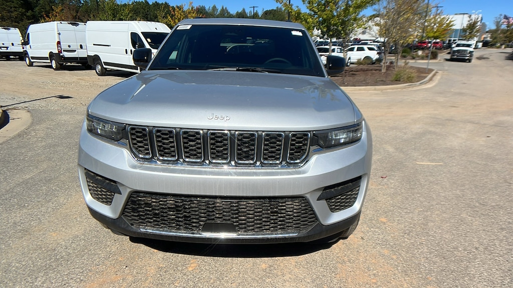 New 2025 Jeep Grand Cherokee LAREDO X 4X4 Sport Utility