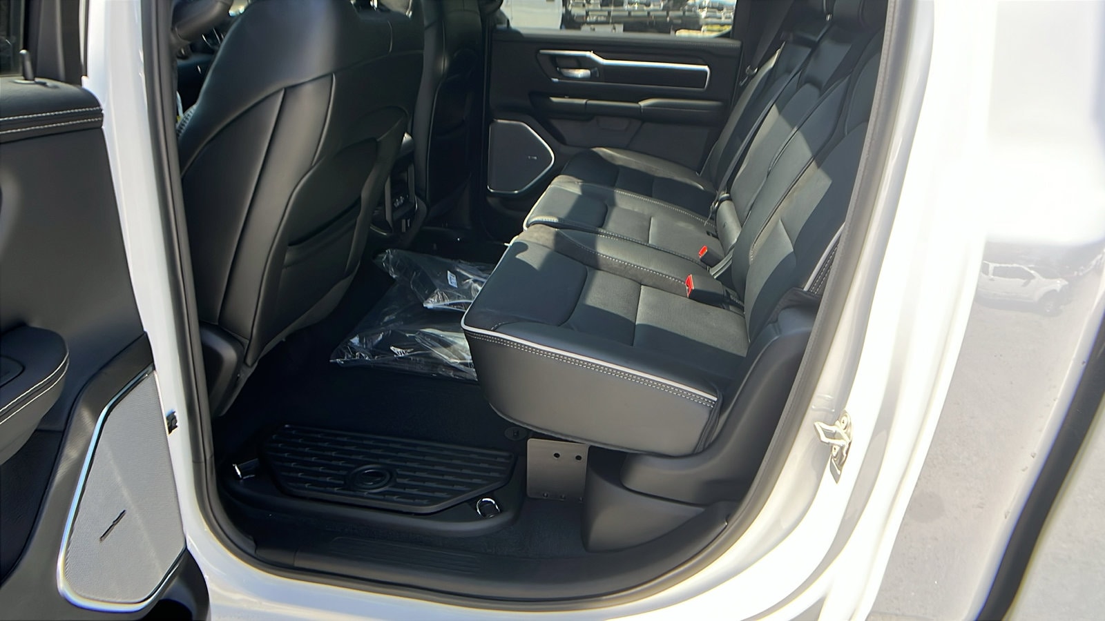 2026 RAM 1500 Laramie - Photo 21