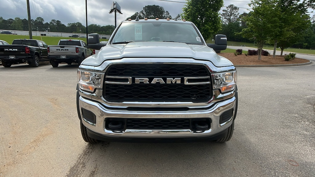 New 2024 Ram 5500 Chassis Cab 5500 TRADESMAN CHASSIS CREW CAB 4X4 60' CA Pickup