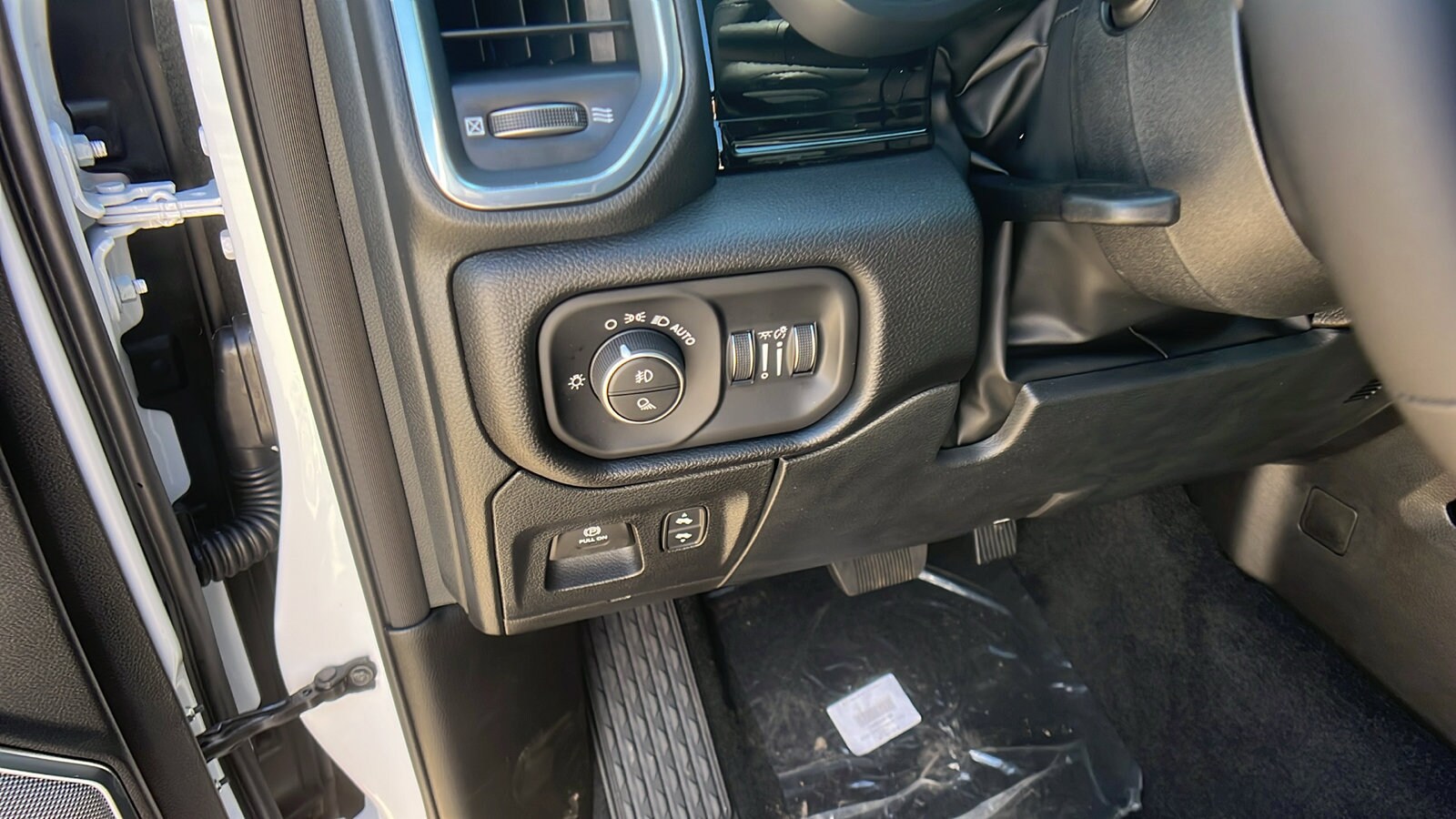 2026 RAM 1500 Laramie - Photo 23