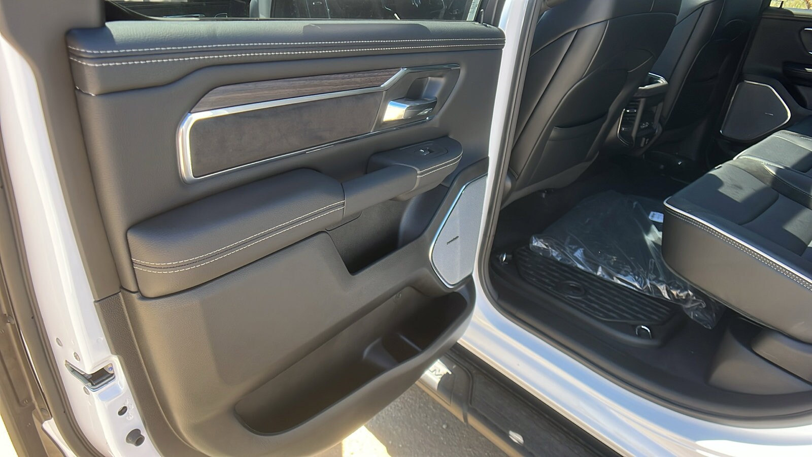 2026 RAM 1500 Laramie - Photo 20