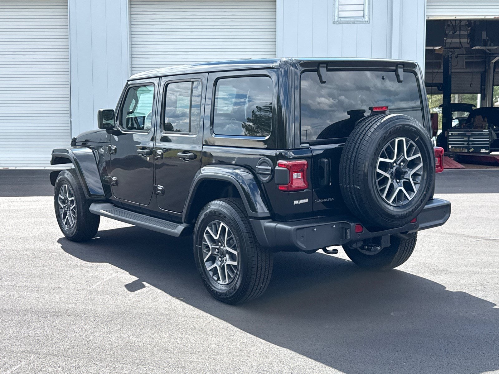2026 Jeep Wrangler 4-Door Sahara - Photo 7