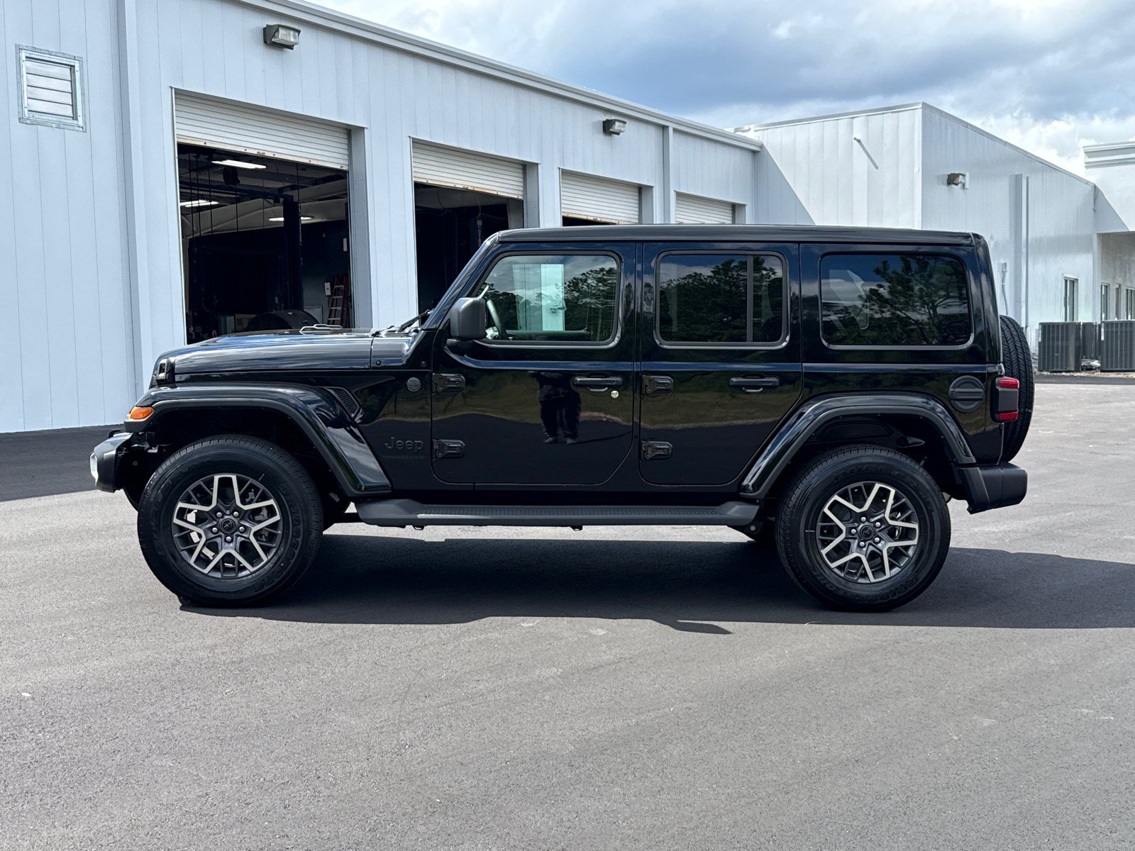 2026 Jeep Wrangler 4-Door Sahara - Photo 8