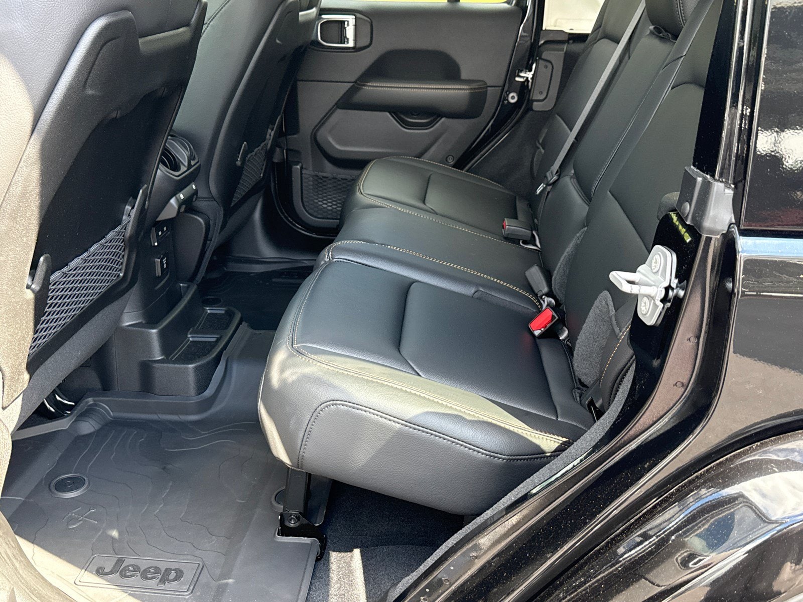 2026 Jeep Wrangler 4-Door Sahara - Photo 20