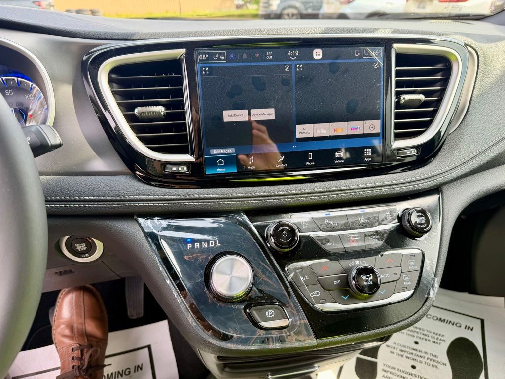 2026 Chrysler Pacifica Select - Photo 17