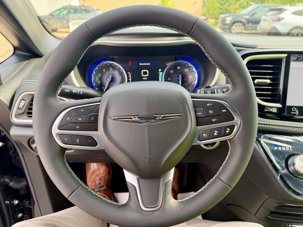 2026 Chrysler Pacifica Select - Photo 15