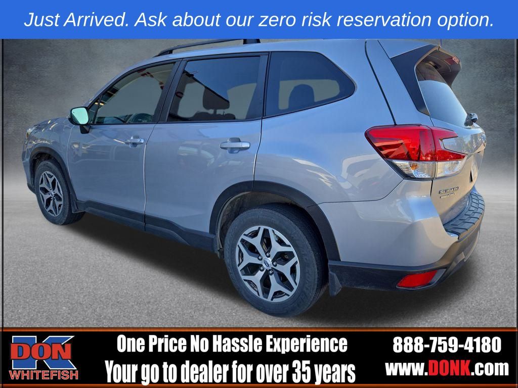 2021 Subaru Forester Premium photo 3