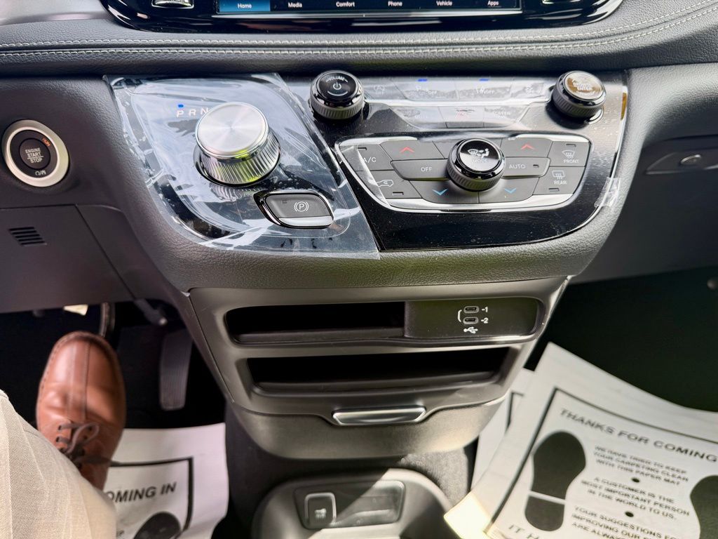 2026 Chrysler Pacifica Select - Photo 19