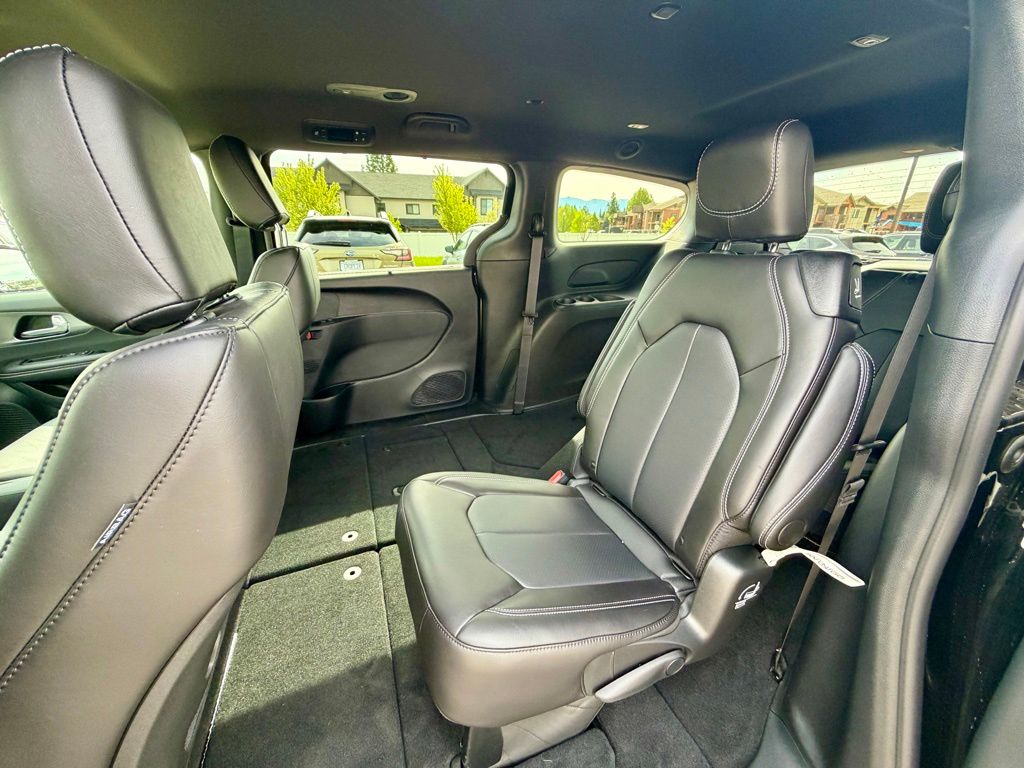 2026 Chrysler Pacifica Select - Photo 22