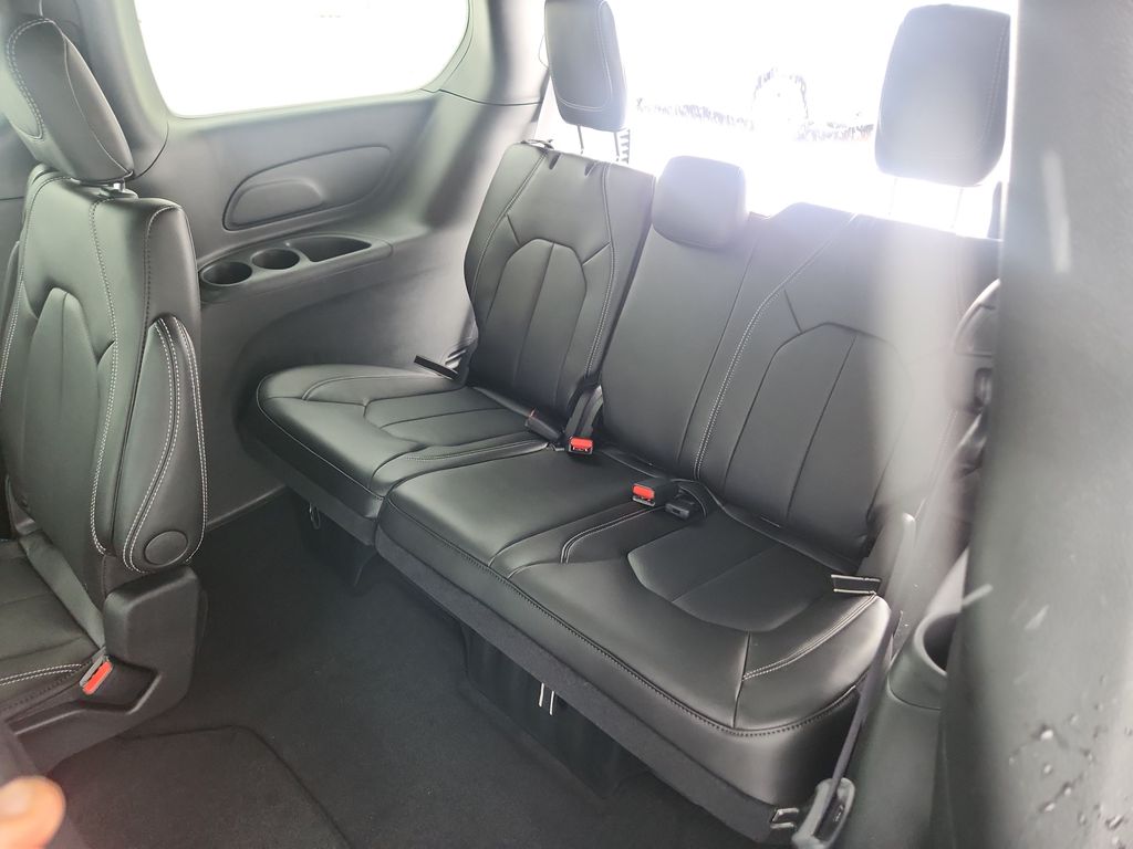 2026 Chrysler Pacifica Select - Photo 23
