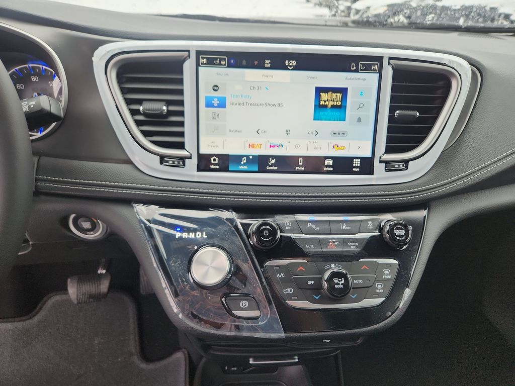 2026 Chrysler Pacifica Select - Photo 18