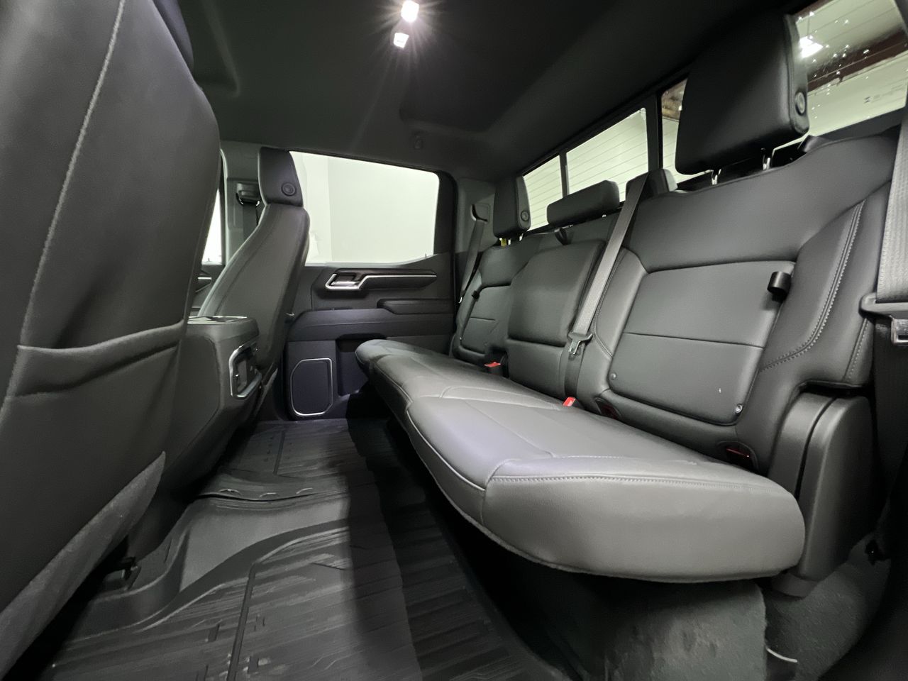 2026 GMC Sierra 1500 SLT - Photo 40