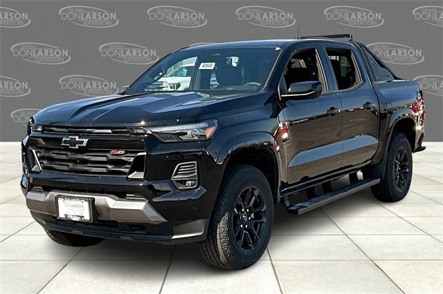 2025 Chevrolet Colorado Z71 photo 2