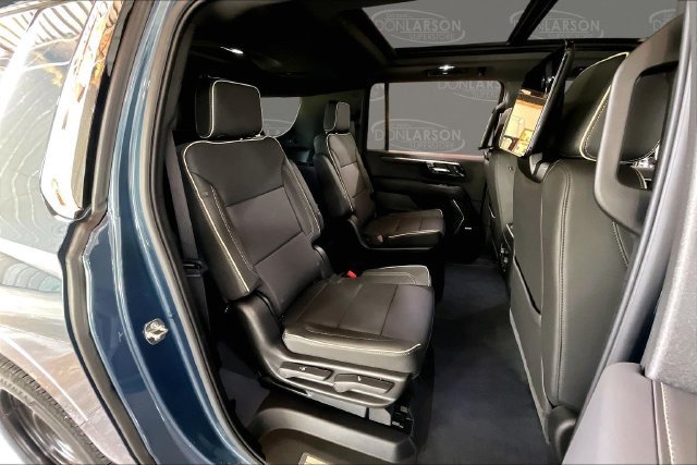 2026 Chevrolet Suburban Premier - Photo 15