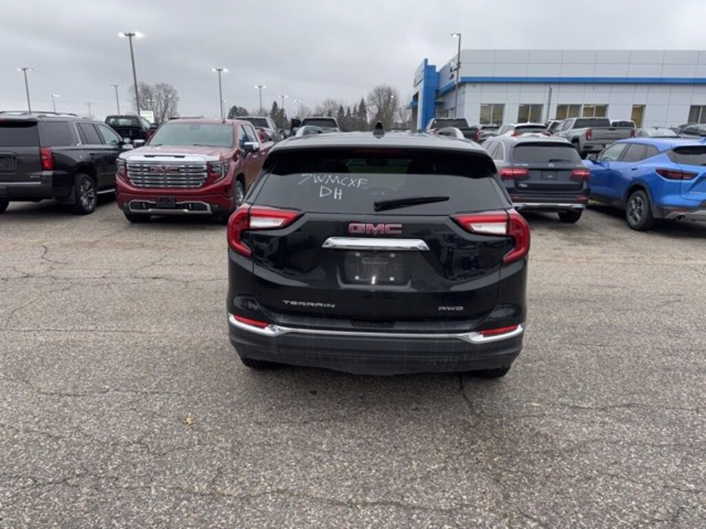 Used 2024 GMC Terrain SLT SUV