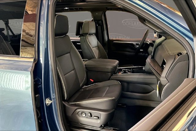 2026 Chevrolet Suburban Premier - Photo 14