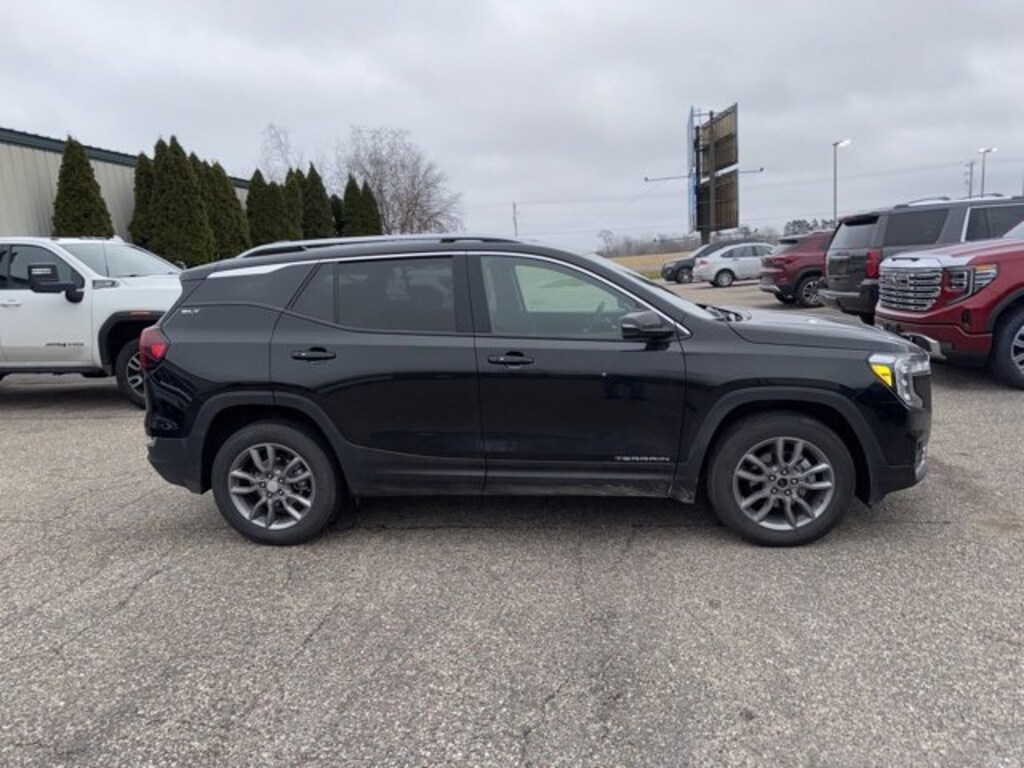 Used 2024 GMC Terrain SLT SUV