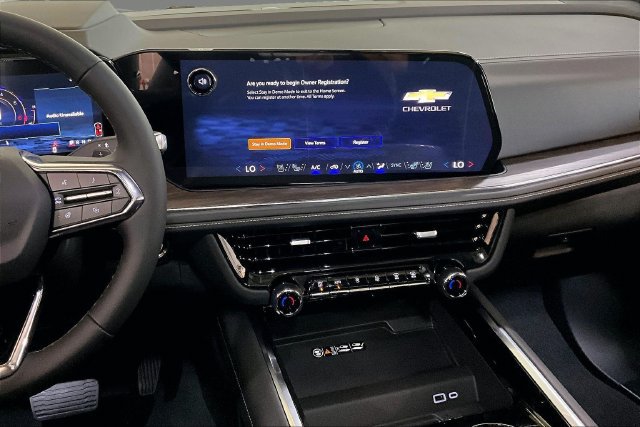 2026 Chevrolet Suburban Premier - Photo 13