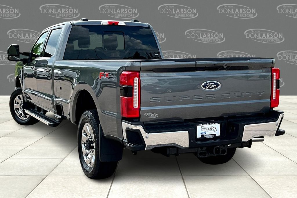 2025 Ford F-250 Lariat photo 3
