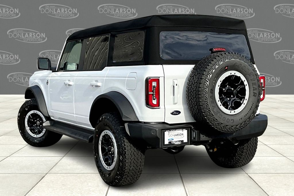 2025 Ford Bronco Outer Banks photo 3