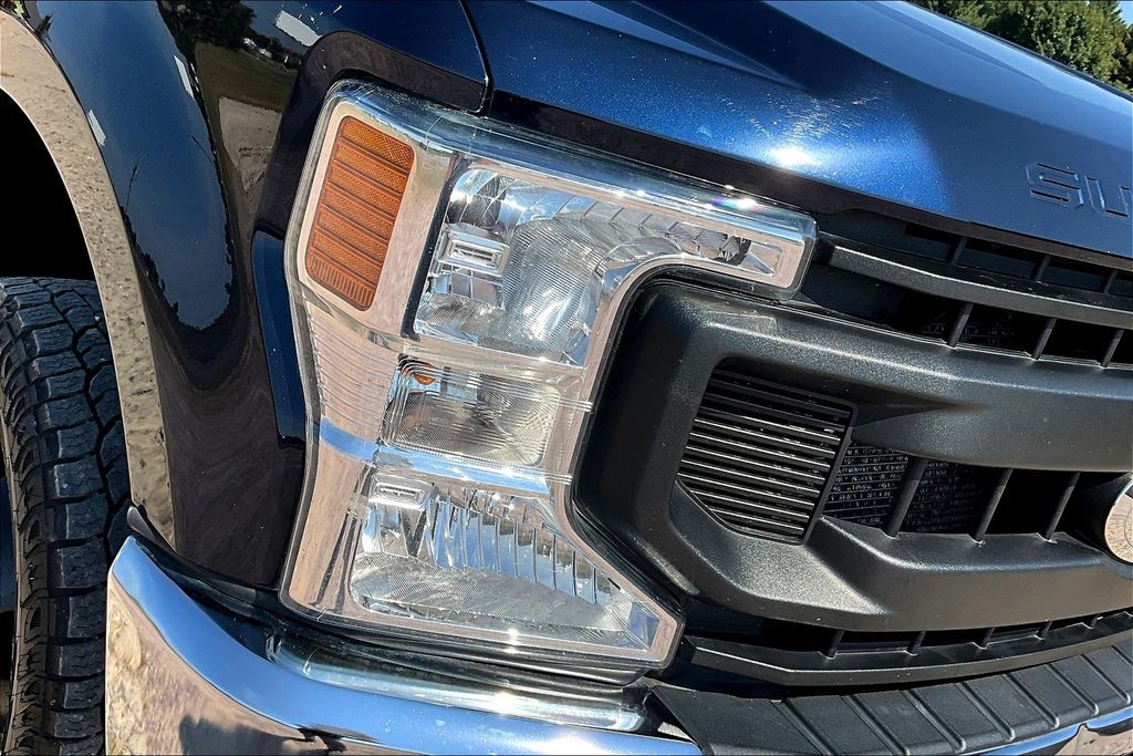 2022 Ford F-350 XL photo 4