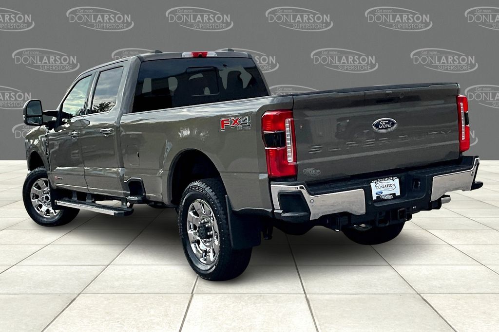2026 Ford F-350 Lariat photo 3