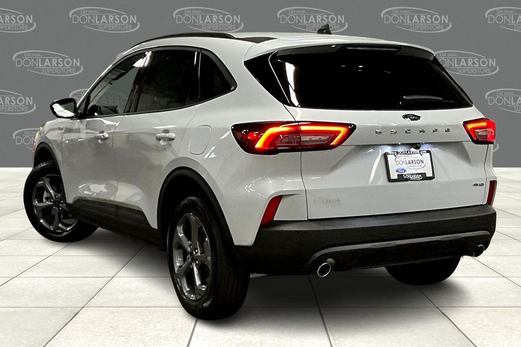 2026 Ford Escape ST-Line photo 2