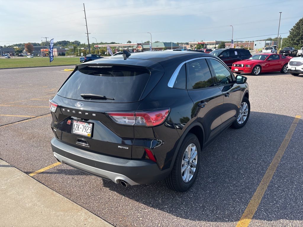 2021 Ford Escape SE photo 3