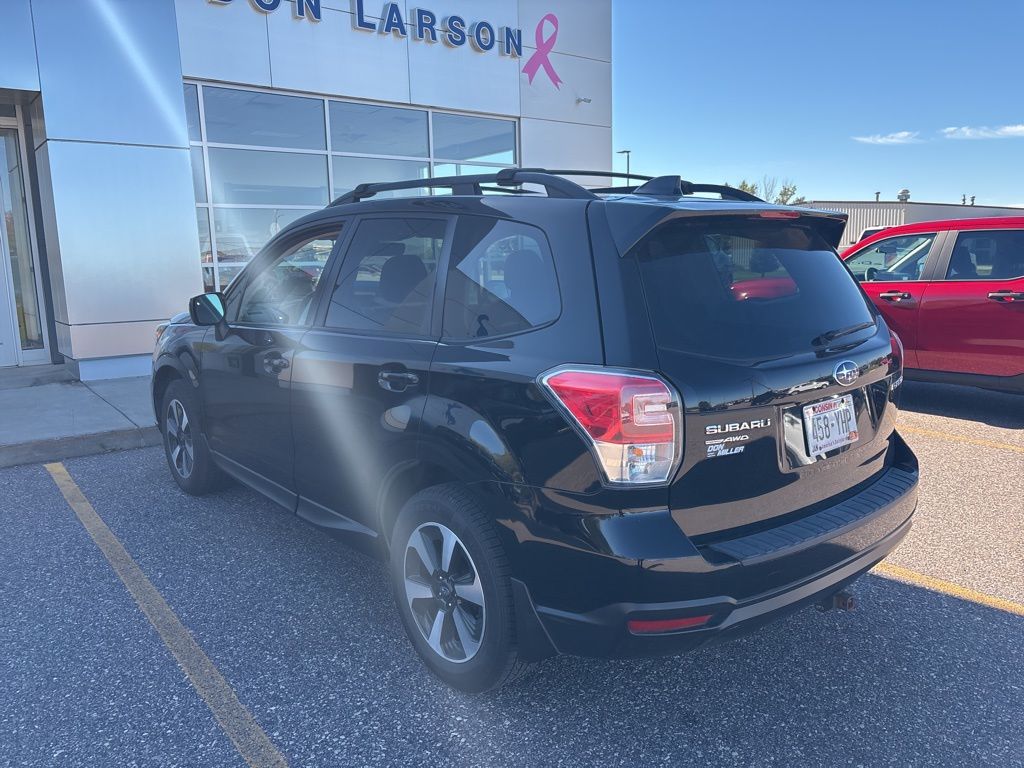 2018 Subaru Forester 2.5i Premium photo 2