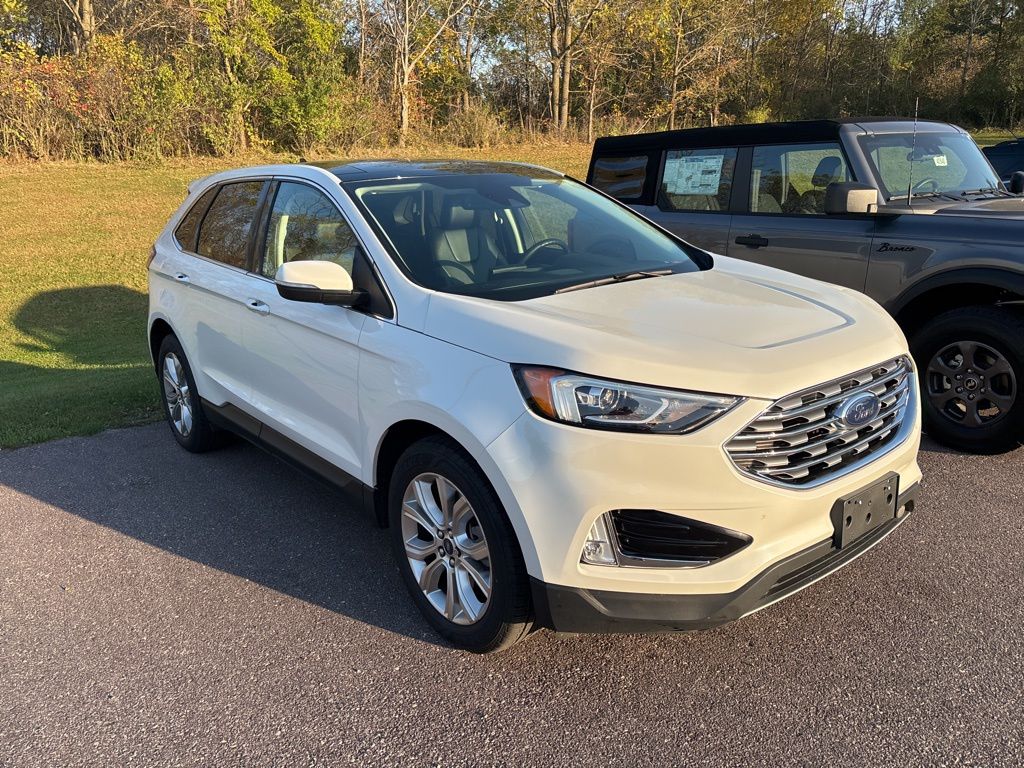 2021 Ford Edge Titanium photo 4