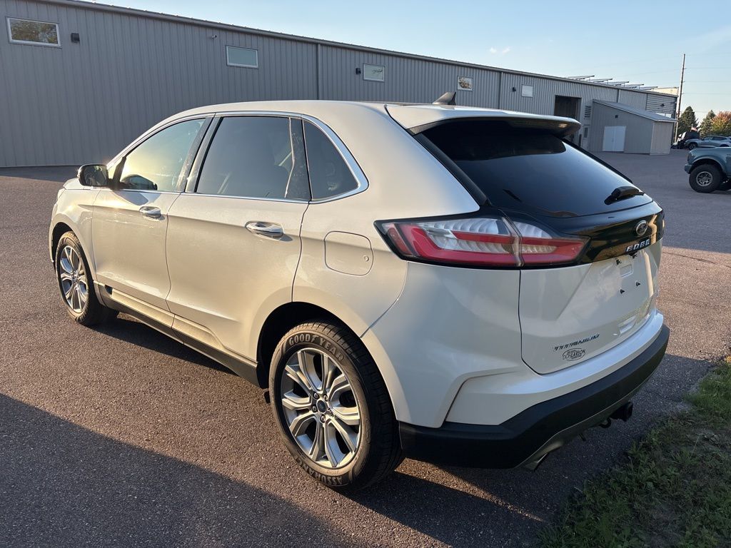 2021 Ford Edge Titanium photo 2