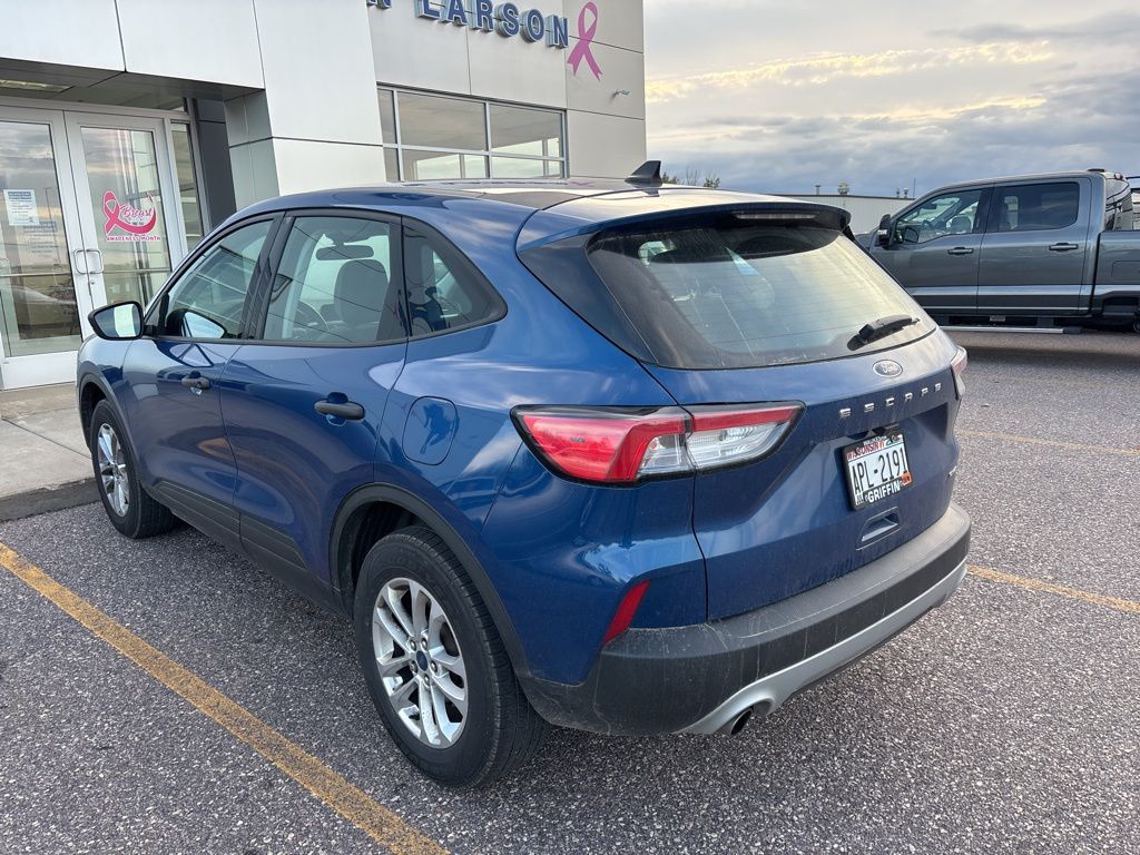 2022 Ford Escape S photo 2